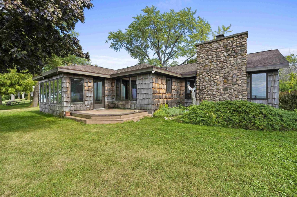 N9613 Bay Shore Lane, LUXEMBURG