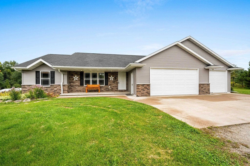 W5611 Gravelly Brook Road, PORTERFIELD