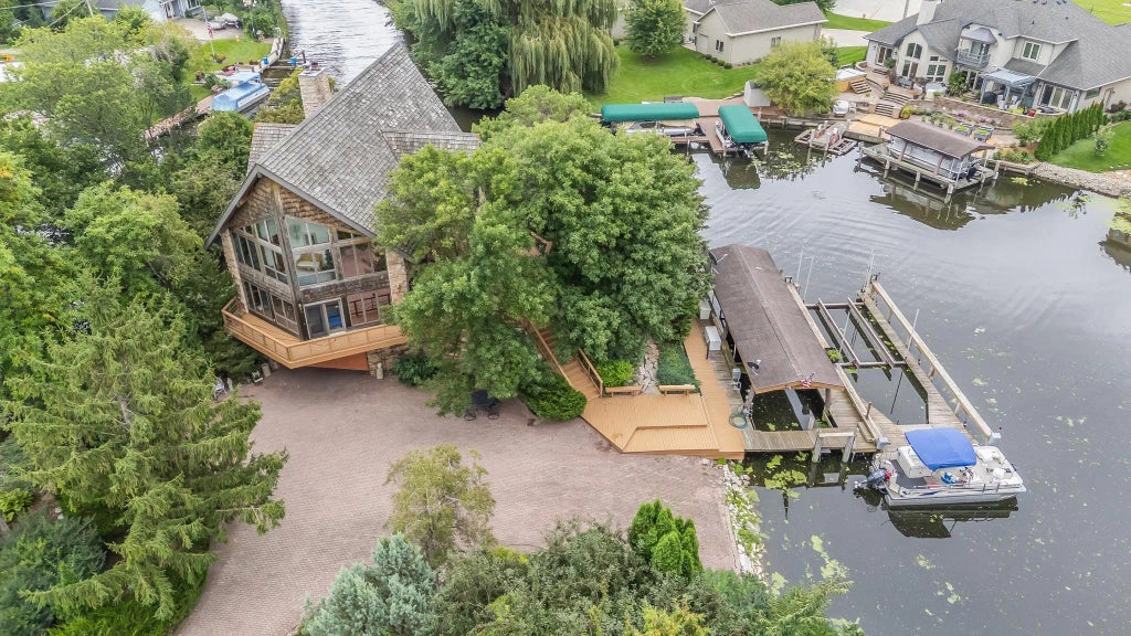 85 Lake Rest Avenue, OSHKOSH