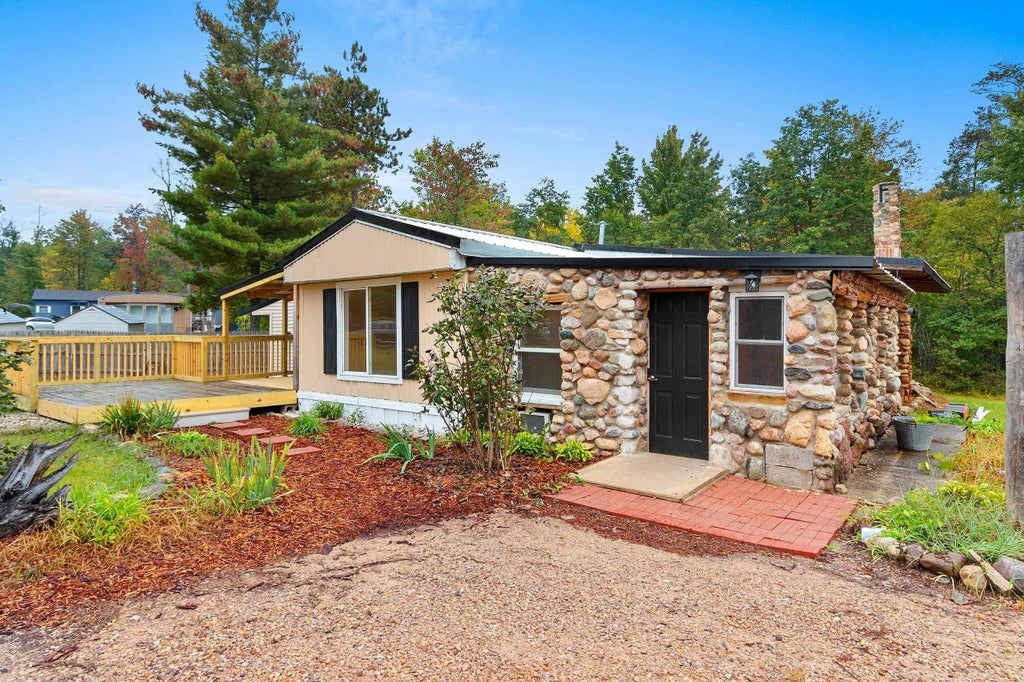 W11680 W 26th Road, POUND