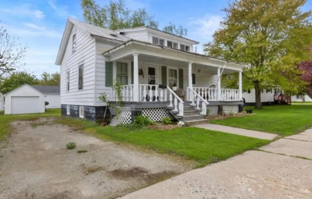 208 1st Street, OCONTO