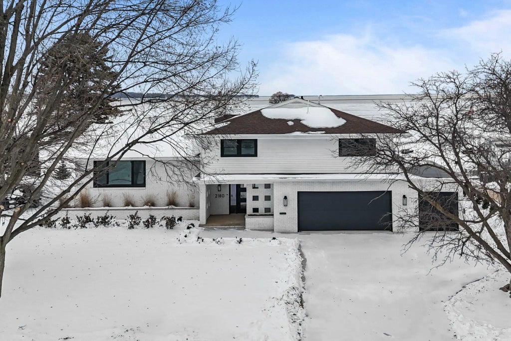 2180 White Swan Drive, OSHKOSH