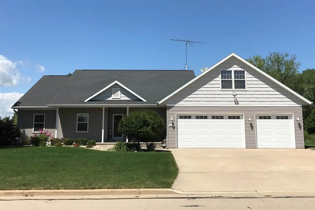 1107 N Twin Harbor Drive, WINNECONNE