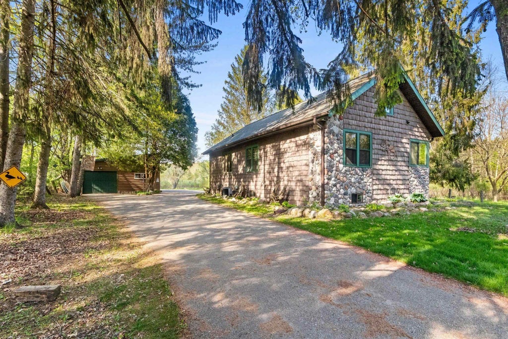 W5424 North Shore Drive, SHAWANO