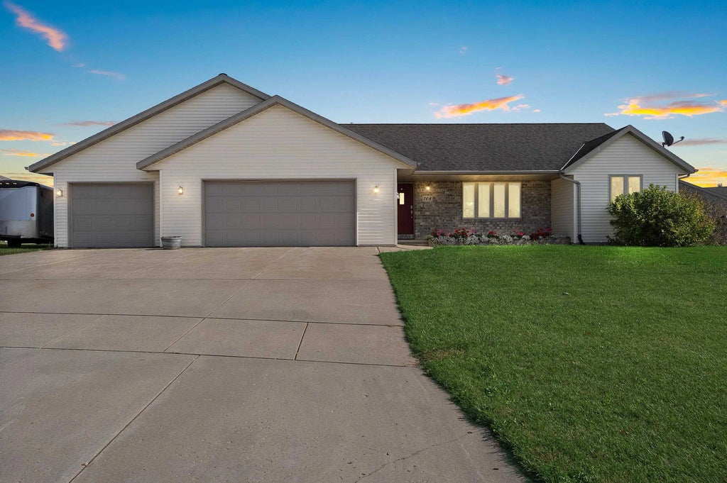 708 Lowell Road, LUXEMBURG