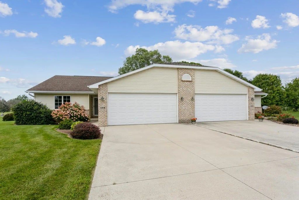 498 Ridgeway Court, BRILLION