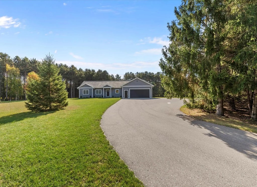 N2142 Schacht Road, MARINETTE