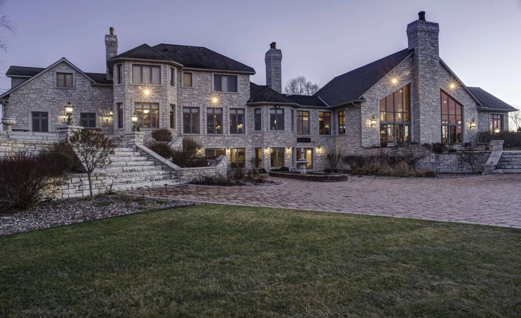 5696 School Drive, GREEN BAY