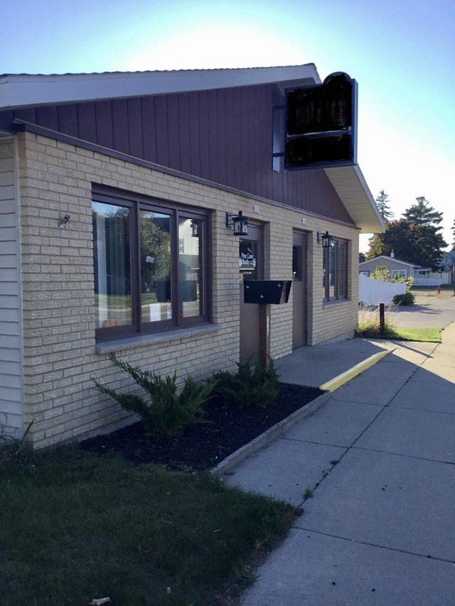 607 Henriette Avenue, CRIVITZ