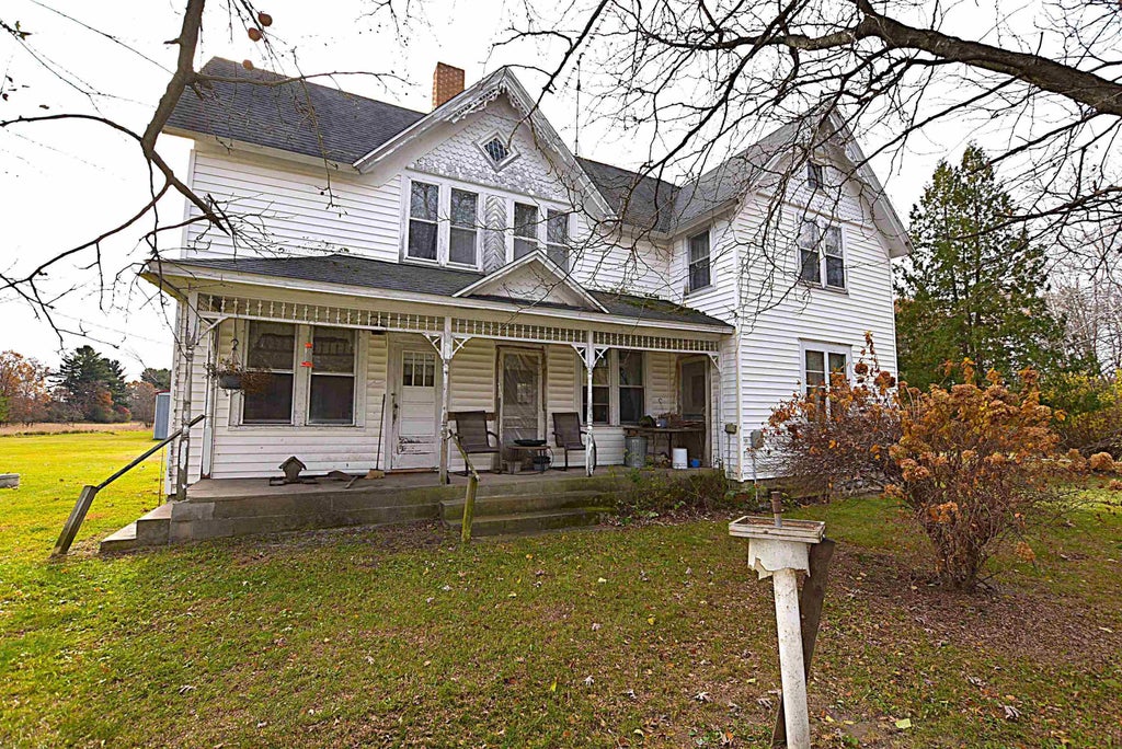 W10523 County Road C, HANCOCK