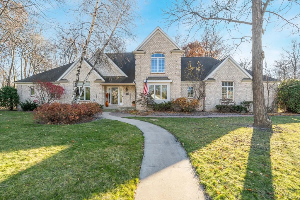 2416 Woodland Terrace, NEENAH