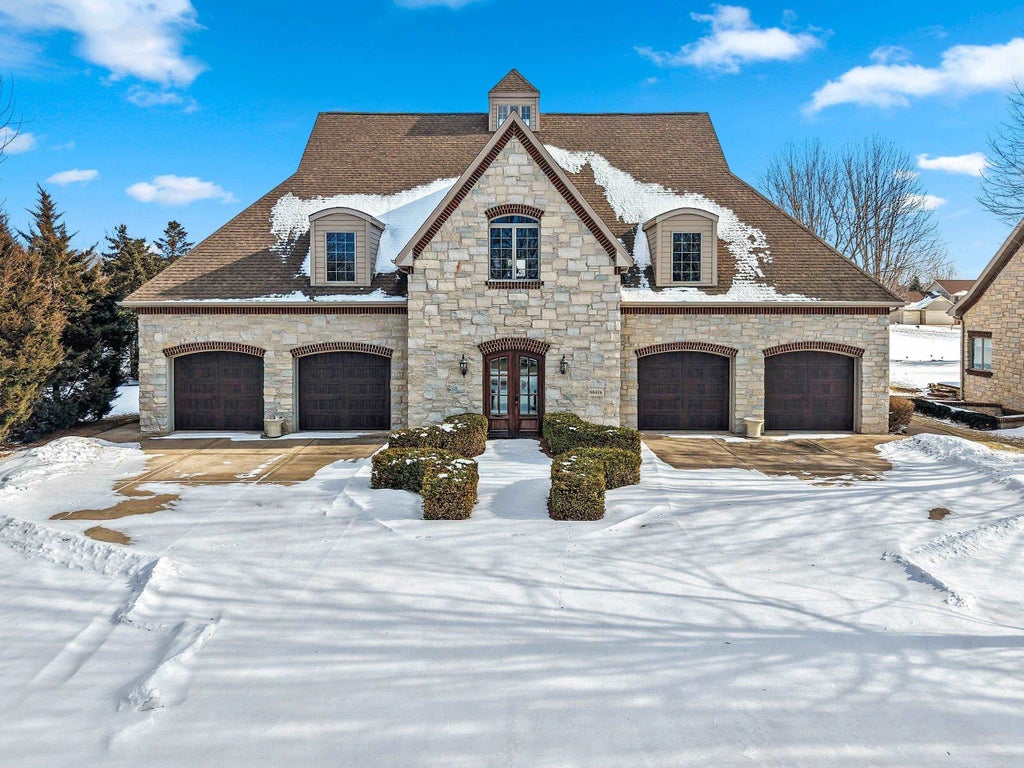 N8426 North Shore Road, MENASHA