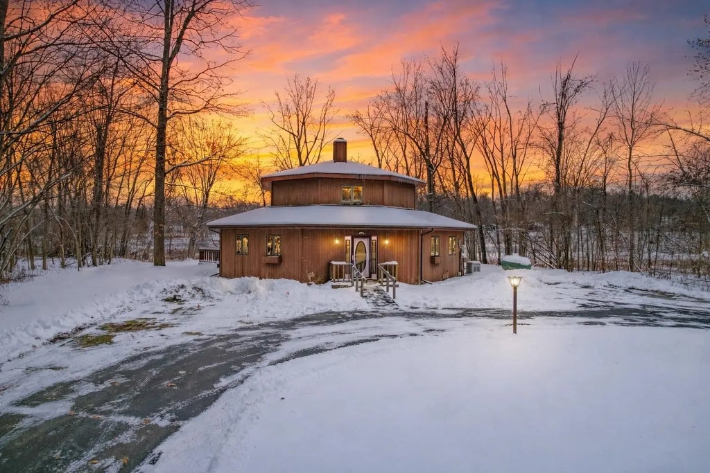 N1417 Oak Park Drive, MENOMINEE