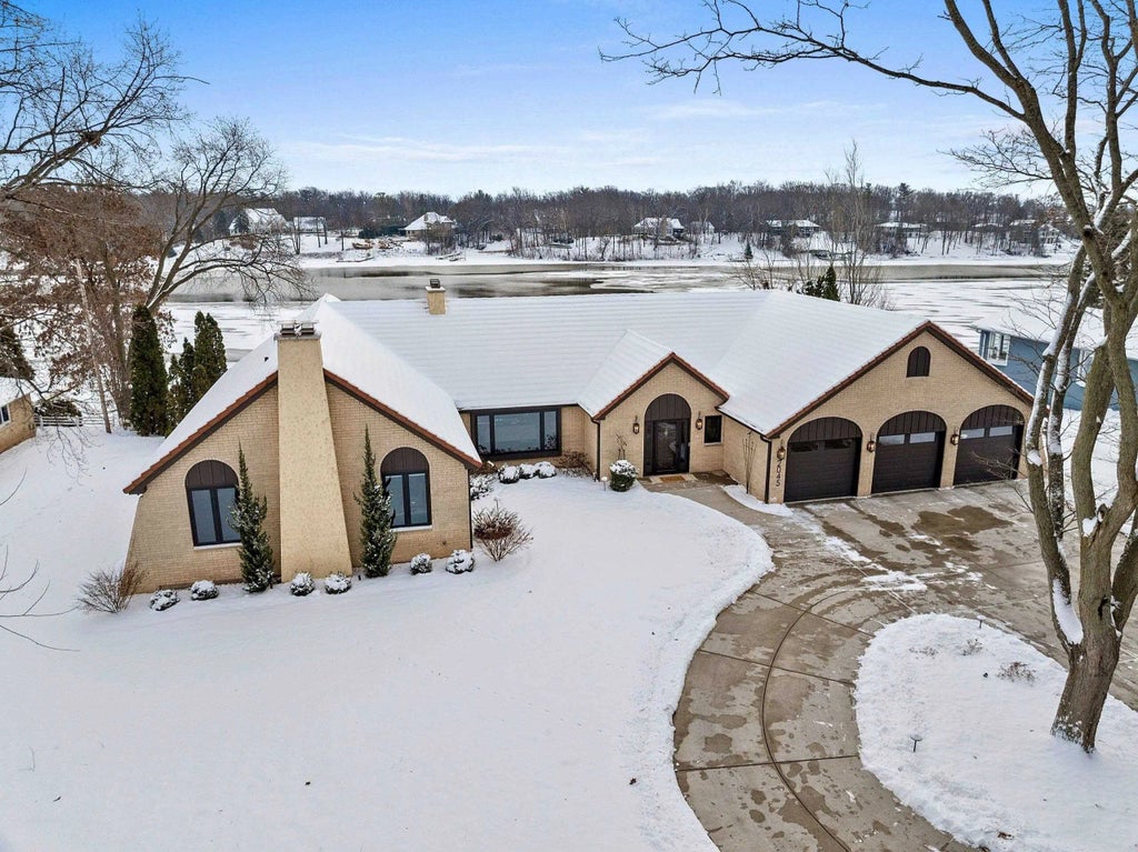2045 Lost Dauphin Road, DE PERE