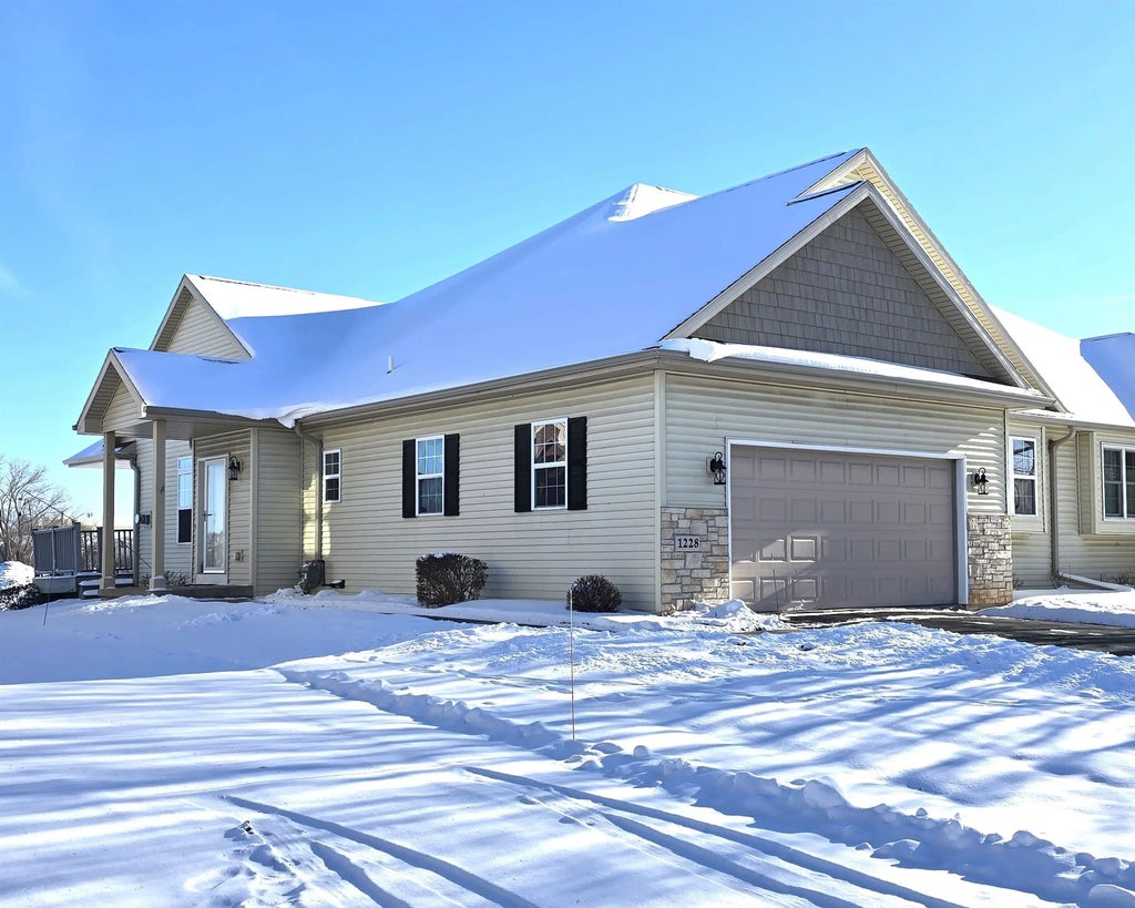 1228 Cameron Circle, NEENAH