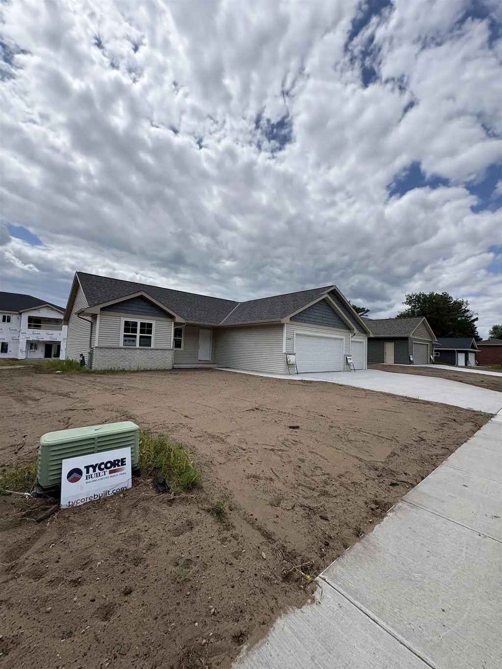 1007 Constellation Way, MARINETTE