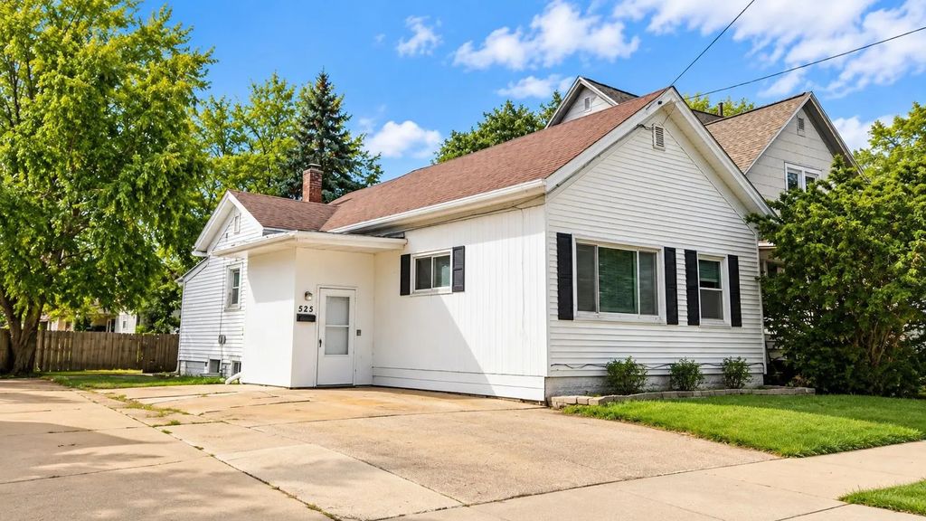 525 School Avenue, OSHKOSH