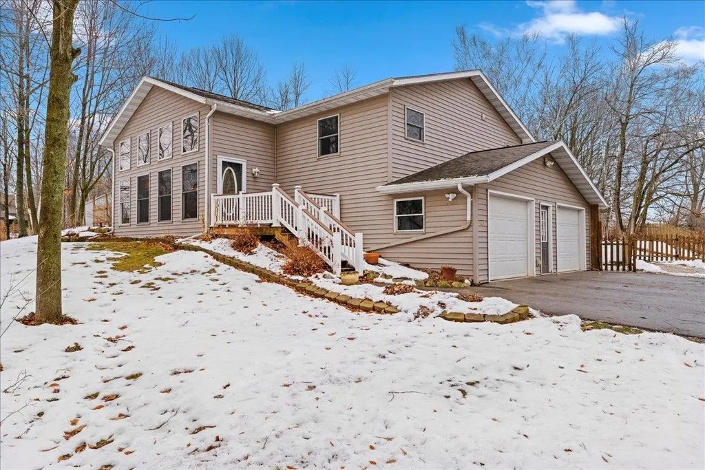 539 Terraqua Drive, KEWAUNEE