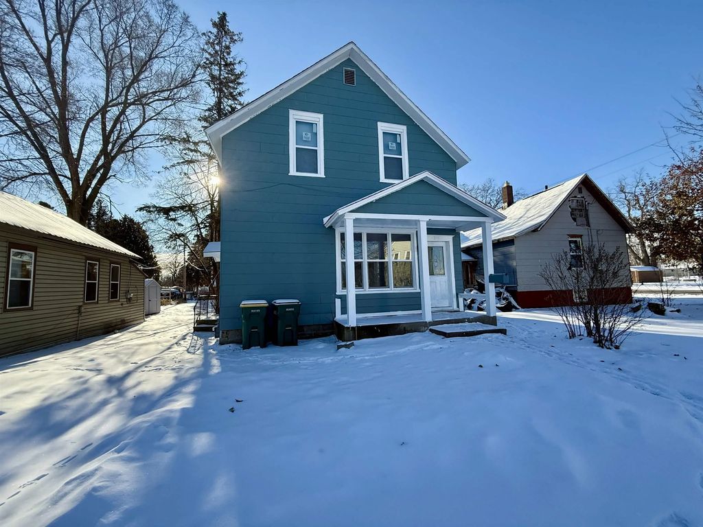 104 Lake Street, MARINETTE