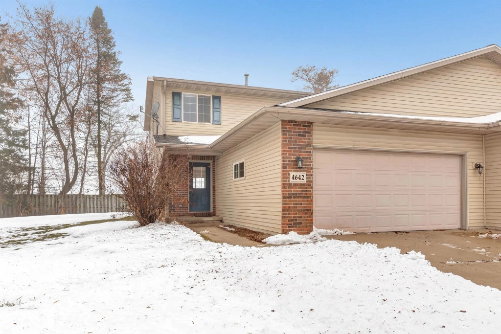 4642 Ridge Court, MANITOWOC