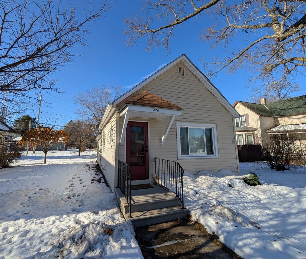 228 Pine River Street, REDGRANITE