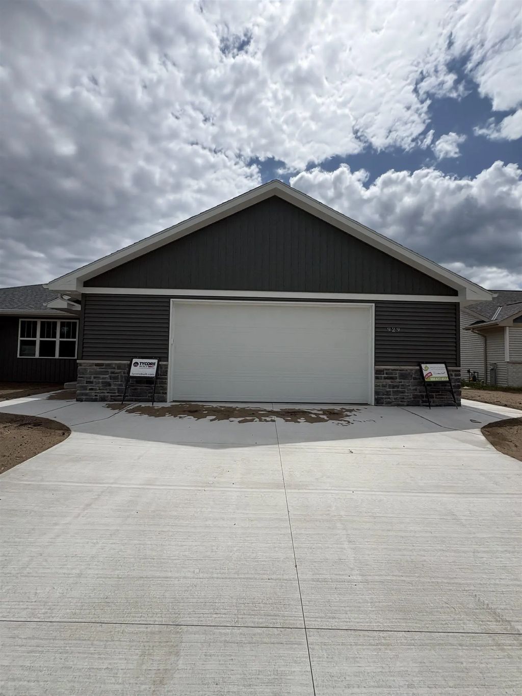 929 Constellation Way, MARINETTE