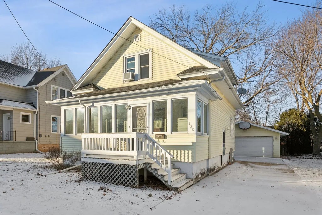 128 Dewey Street, BRILLION