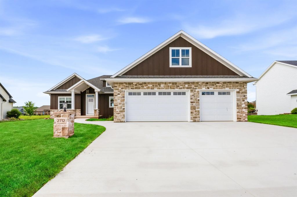 2712 Creekwood Circle, GREEN BAY
