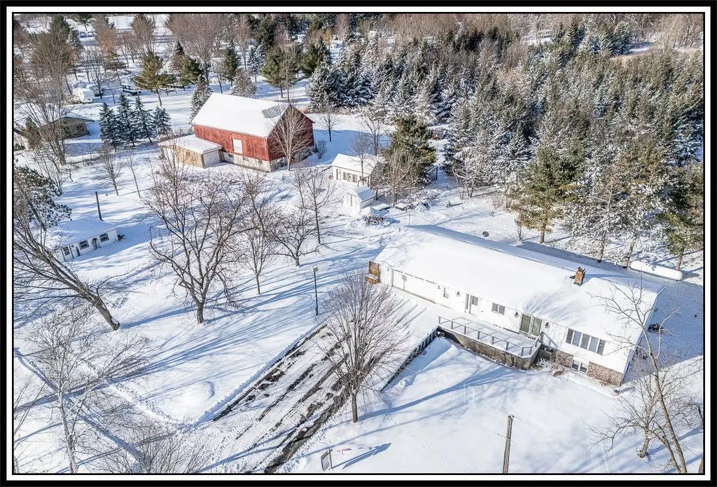 E8130 Flease Road, NEW LONDON