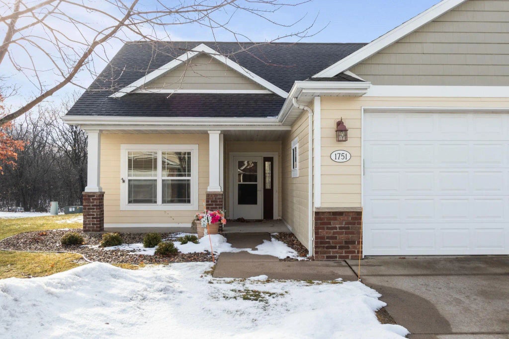1751 Oak Hollow Lane, NEENAH