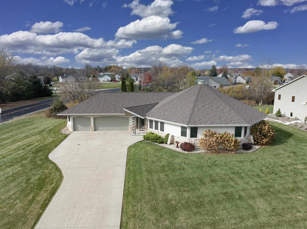 1690 Gateway Meadows Lane, NEENAH