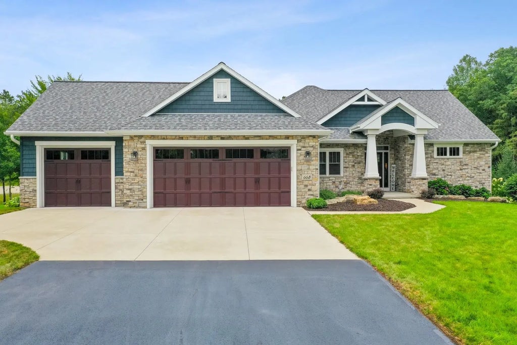 668 White Pine Court, SOBIESKI
