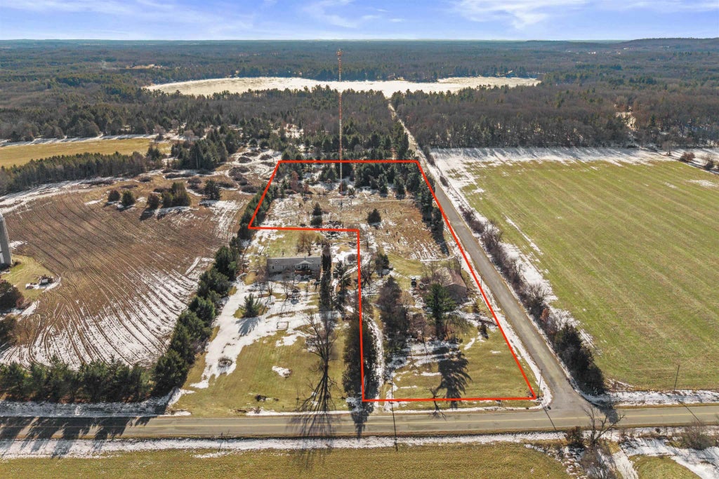 N446 3rd Drive, COLOMA