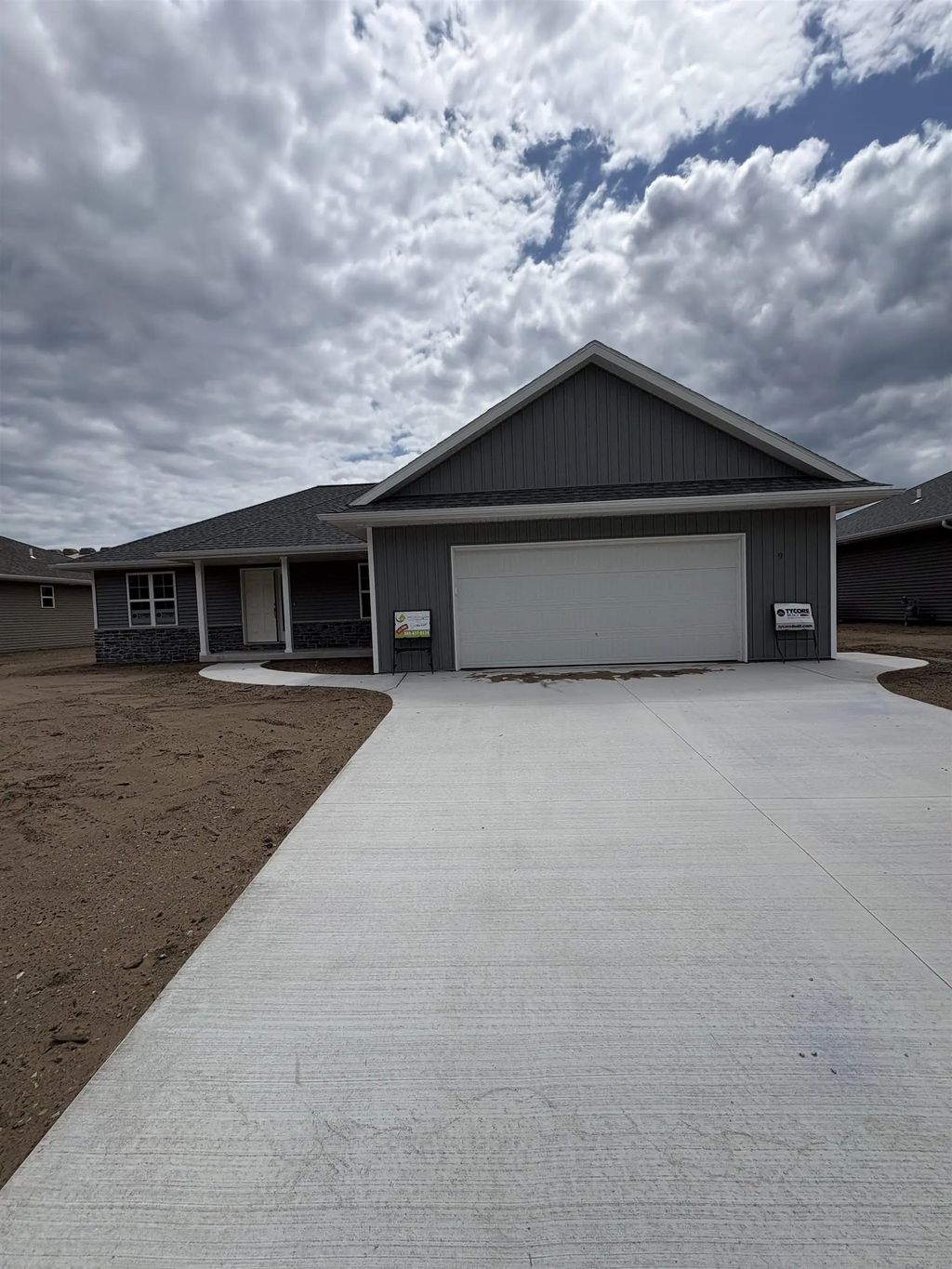 925 Constellation Way, MARINETTE