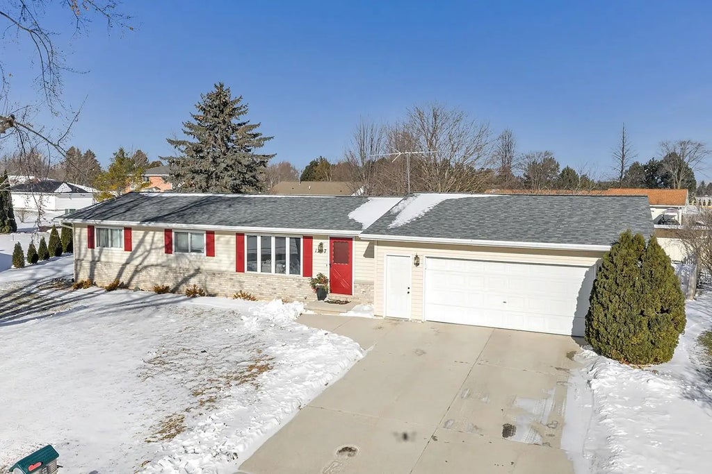 1207 Sunrise Court, KEWAUNEE