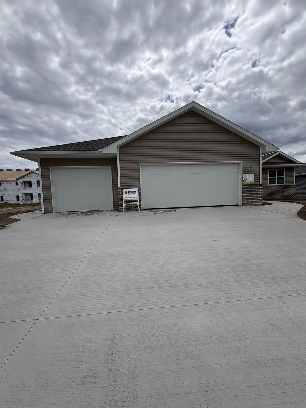921 Constellation Way, MARINETTE