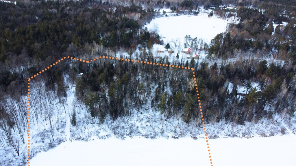 Fisher Road 11, WAUSAUKEE