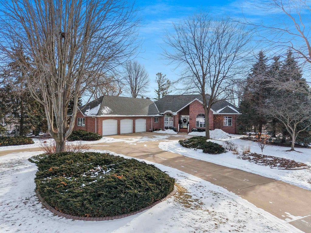 2355 Lost Dauphin Road, DE PERE