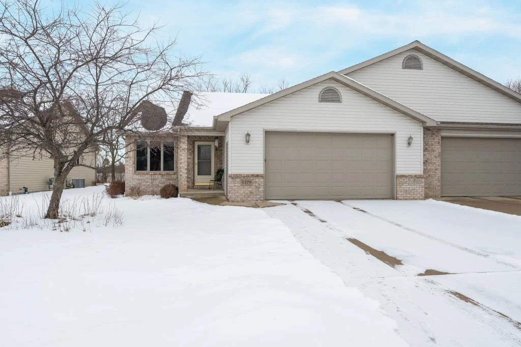 1579 Pond View Drive, NEENAH