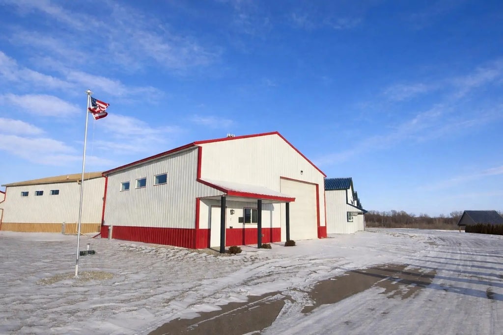 7577 Blacktop Way 1, NEENAH