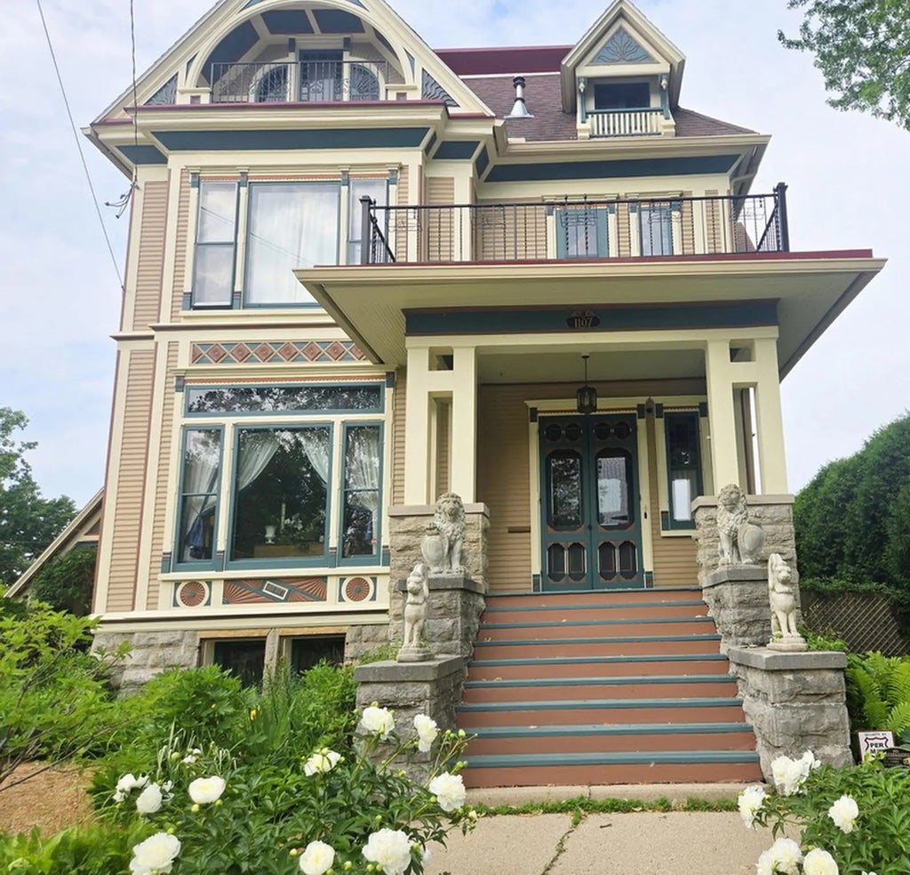 1107 Algoma Boulevard, OSHKOSH