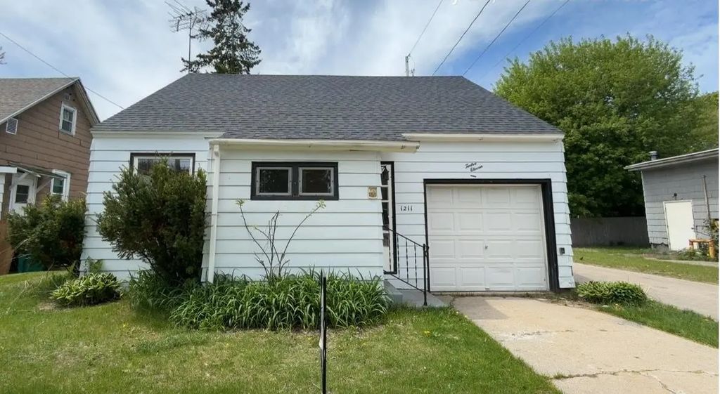 1211 Wells Street, MARINETTE