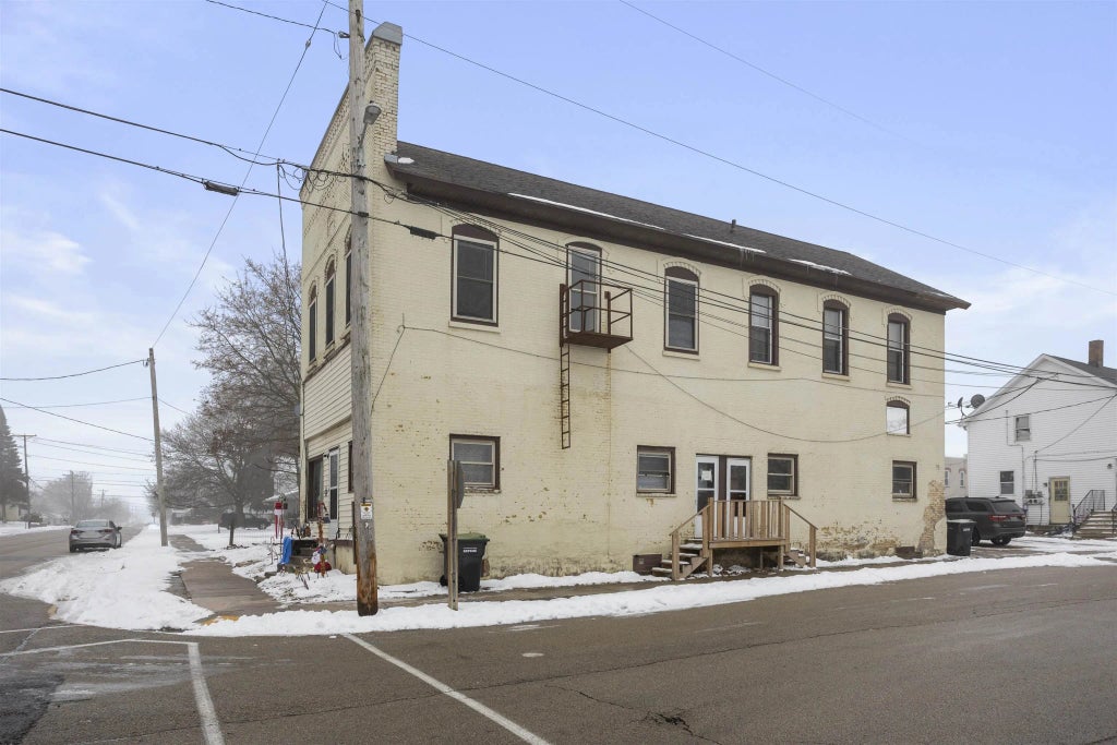 111 N Maple Street, Black Creek