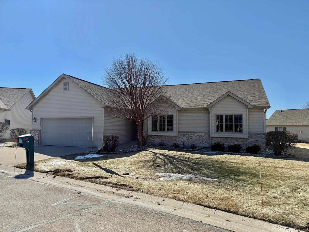 525 W Wayfarer Court, APPLETON