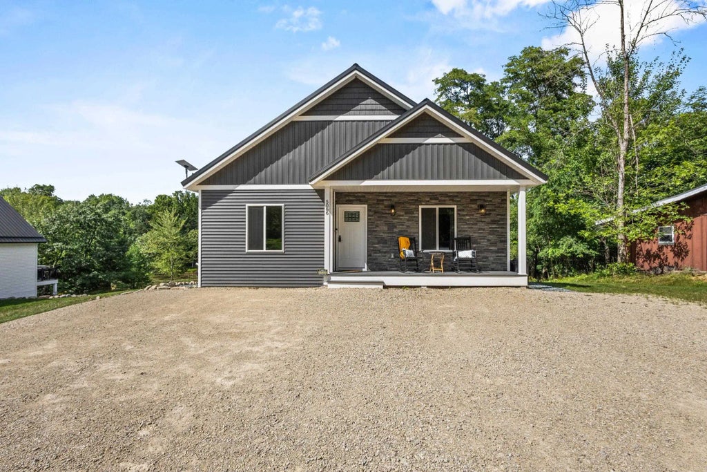W5066 W Long Lake Road, WAUPACA