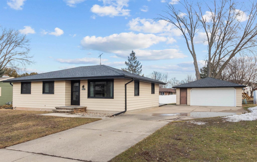 1410 Miami Circle, LITTLE CHUTE