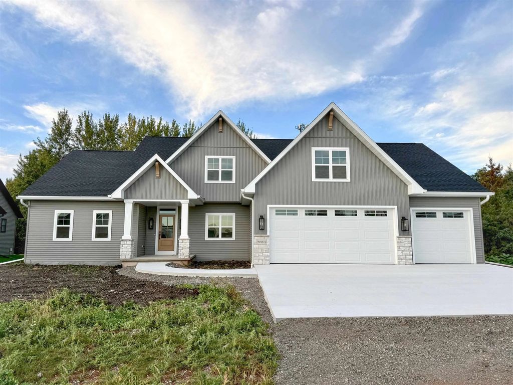 W5875 Delta Drive, MENASHA