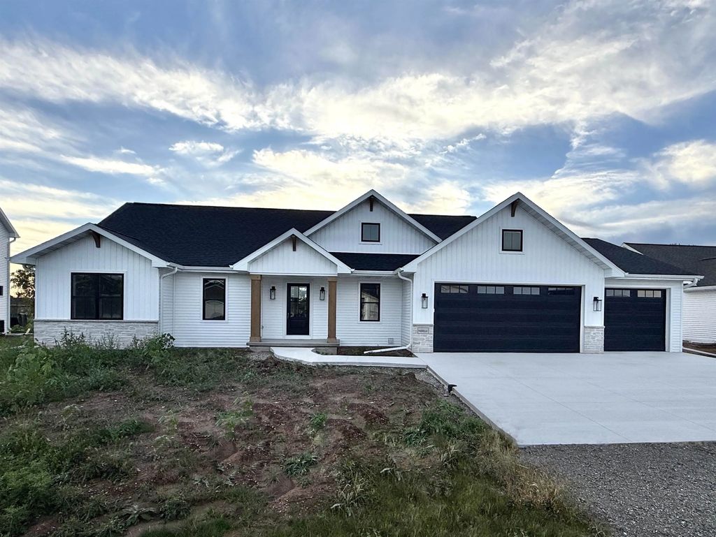 N8864 Galway Lane, MENASHA