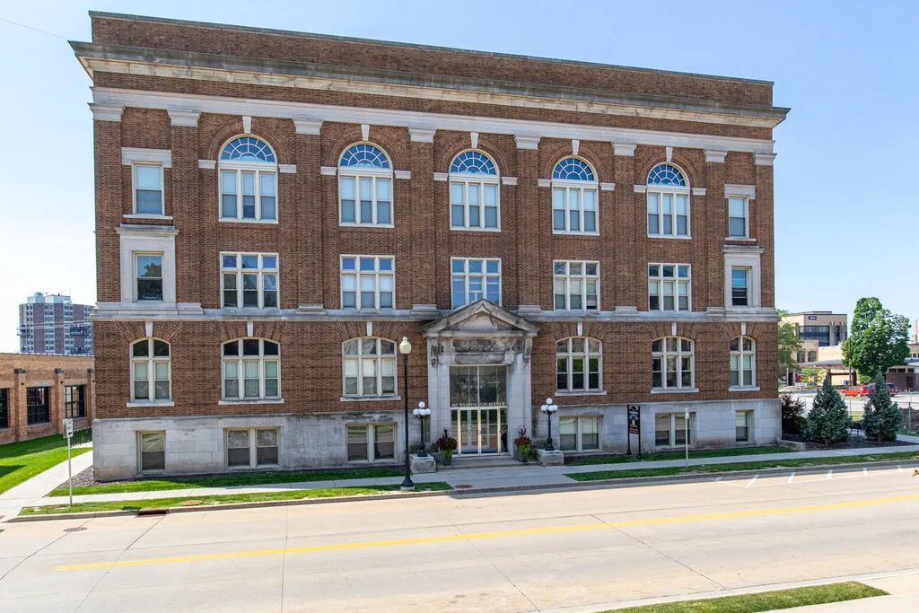 105 Washington Avenue 304, OSHKOSH