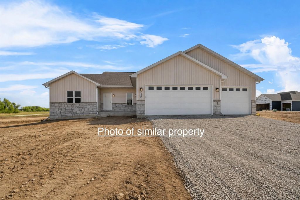 W5765 Roundstone Place, MENASHA